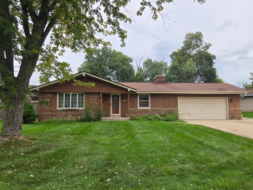14800 W Fenway Dr, New Berlin, WI, 53151-5809 | Card Image