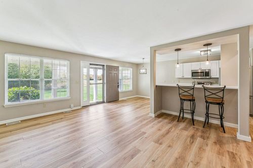 10174 Sunrise Dr, Grand Blanc, MI, 48439-9461 | Card Image