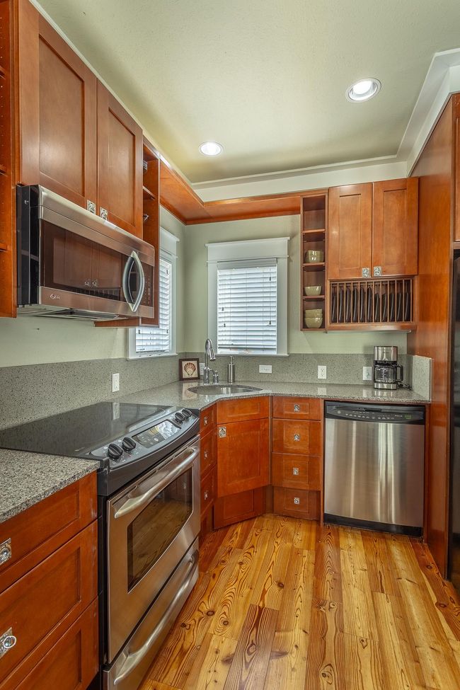 377 Pirates Landing Dr, Condo with 1 bedrooms, 2 bathrooms and null parking in Carrabelle FL | Image 4