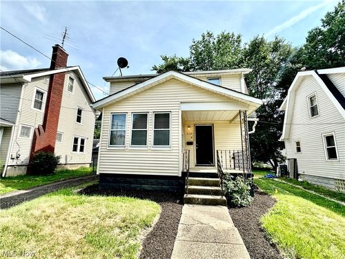 712 Lovers Ln, Akron, OH, 44306-1929 | Card Image