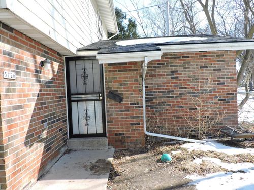5726 W Birch Avenue, Milwaukee, WI, 53218 | Card Image