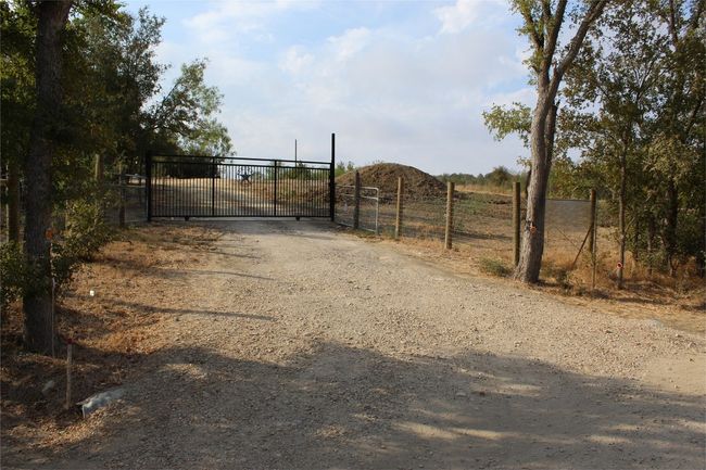 1567 Boggy Creek Rd, House other with 3 bedrooms, 2 bathrooms and 4 parking in Lockhart TX | Image 18