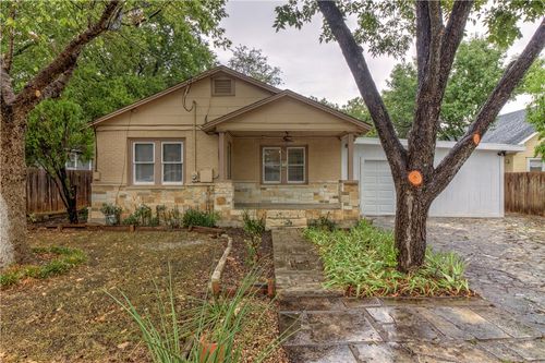 607 E 15th St, Georgetown, TX, 78626-7011 | Card Image