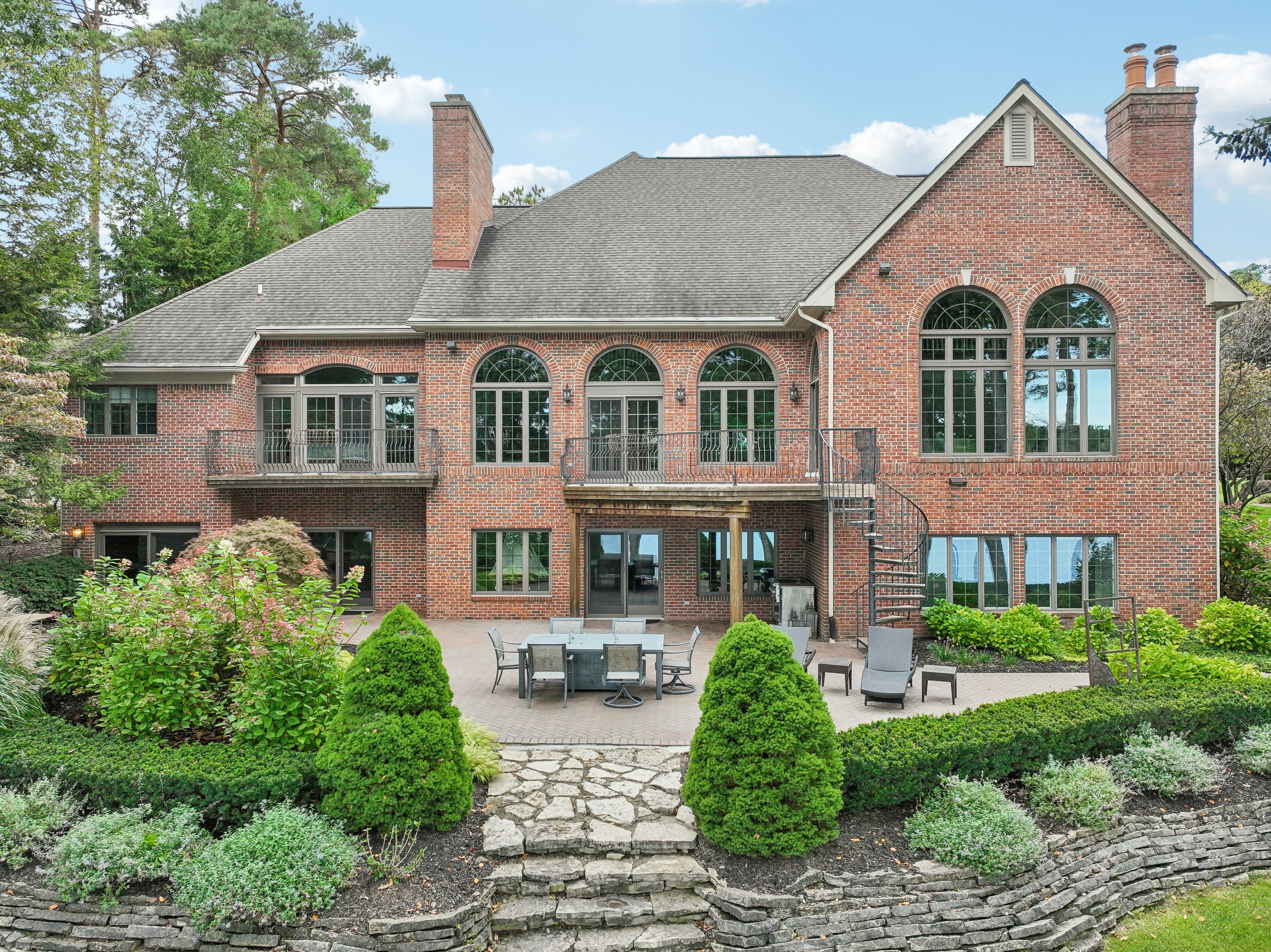 Lake Ridge Dr, Brighton, MI 48116