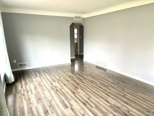28455 Parkwood St, Inkster, MI, 48141-1669 | Card Image