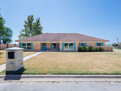 1301 Hillcrest St, Coleman, TX, 76834-5212 | Card Image