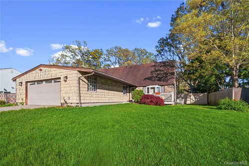 5 Imperial Dr, Selden, NY, 11784-1720 | Card Image