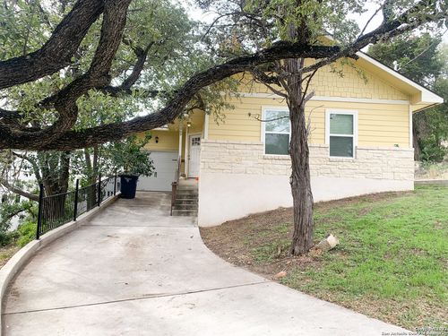 1069 Madeline St, New Braunfels, TX, 78132-4727 | Card Image