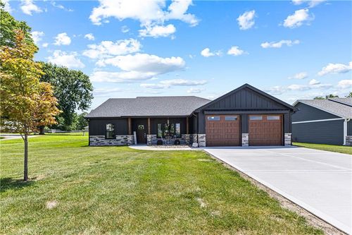 1301 W 4th St, Cameron, MO, 64429-1450 | Card Image