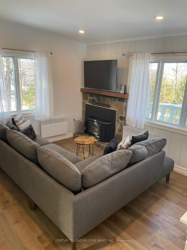 112 Côte Commandant, House other with 2 bedrooms, 1 bathrooms and 2 parking in Mont Tremblant QC | Image 4