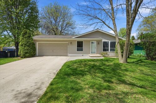 3502 Old Gate Rd, Madison, WI, 53704-2782 | Card Image