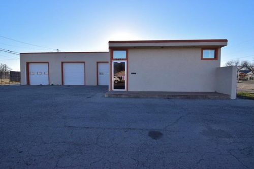 2421 N Chadbourne St, San Angelo, TX, 76903-2928 | Card Image