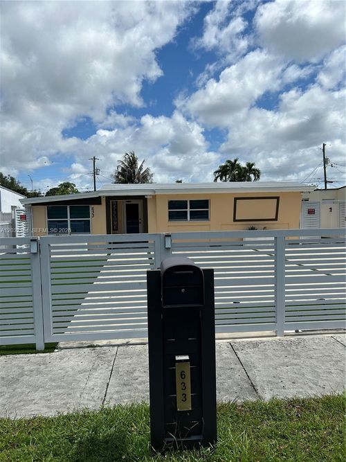 633 E 22nd St, Hialeah, FL, 33013 | Card Image