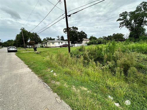 1061 South Ln, Houston, TX, 77088-6147 | Card Image