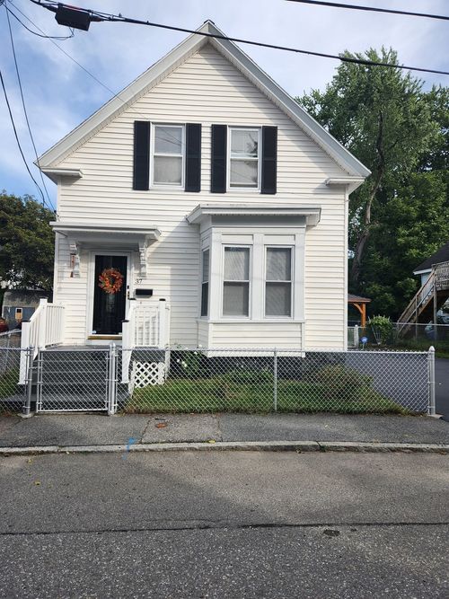 37 Barclay St, Lowell, MA, 01851-3243 | Card Image