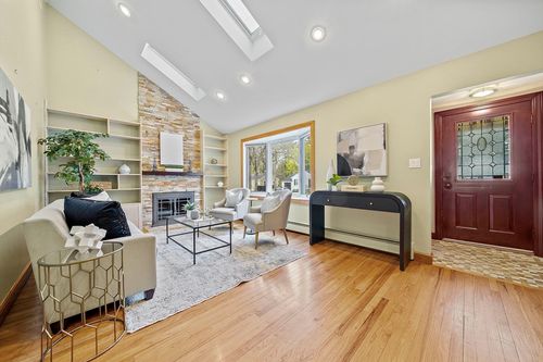 20 Francis Rd, Sharon, MA, 02067-1832 | Card Image