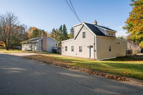 208 Pleasant St, Truro, NS, B2N3S8 | Card Image