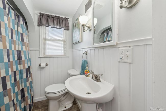 30-Bathroom.jpg | Image 28
