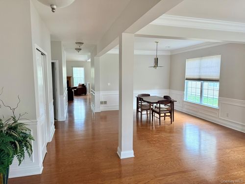 19 Sunflower St, Middletown, NY, 10940-5043 | Card Image