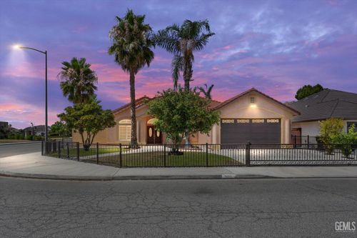 200 Justin Ct, Shafter, CA, 93263-1866 | Card Image