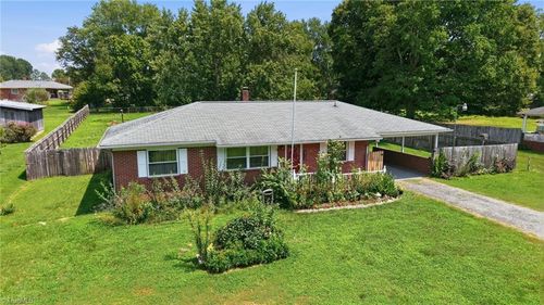 4358 Gumtree Rd, Winston Salem, NC, 27107-9731 | Card Image