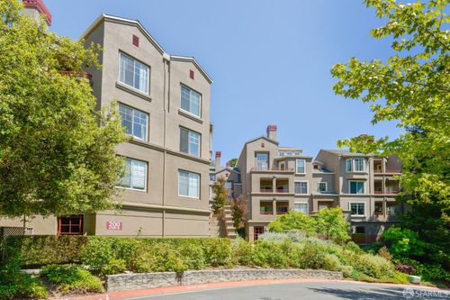 107-200 Caldecott Lane, Oakland, CA, 94618 | Card Image