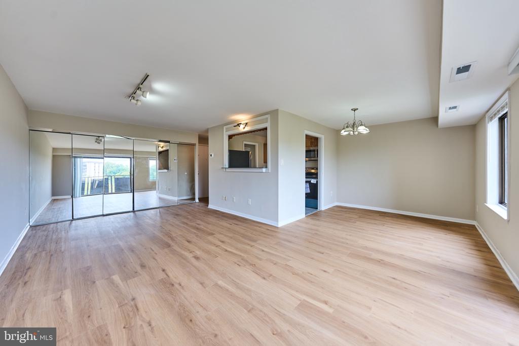 Residential Lease in FALLS CHURCH