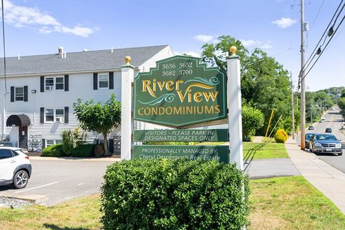 10-3652 N Main St, Fall River, MA, 02720-1628 | Card Image