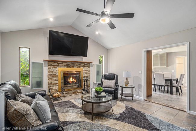 Family Room | Image 10