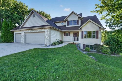 211 N Heatherstone Dr, Sun Prairie, WI, 53590-4334 | Card Image