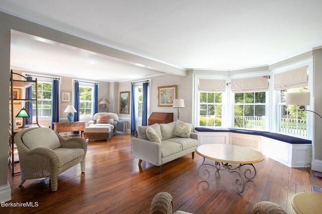 Main Living Room | Image 11