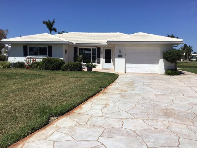 1002 Pussywillow Ln, House other with 2 bedrooms, 2 bathrooms and null parking in Bradenton FL | Image 5