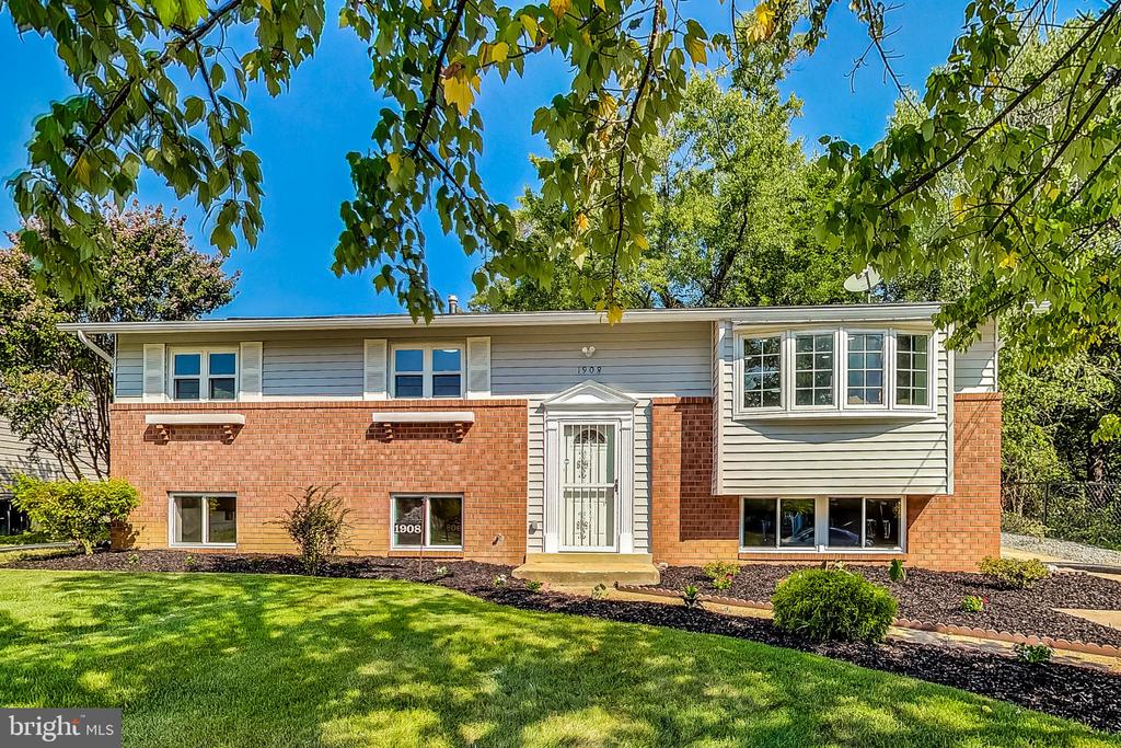 Jarvis Ave, Oxon Hill, MD 20745