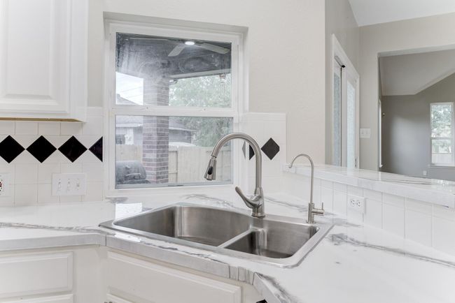 1015 Pine Walk Trl, House other with 4 bedrooms, 3 bathrooms and 2 parking in Spring TX | Image 10