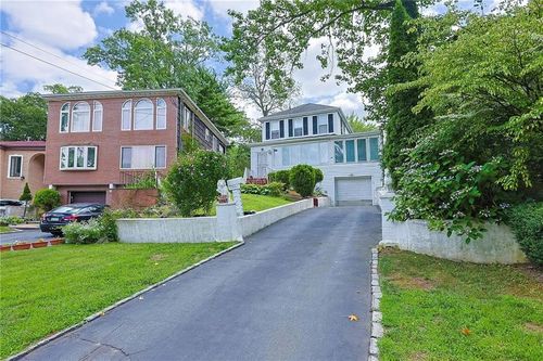 19512 Mclaughlin Ave, Hollis, NY, 11423-1152 | Card Image