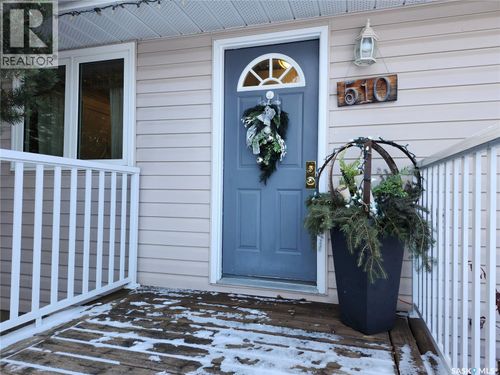 510 Dennis St, Esterhazy, SK, S0A0X0 | Card Image