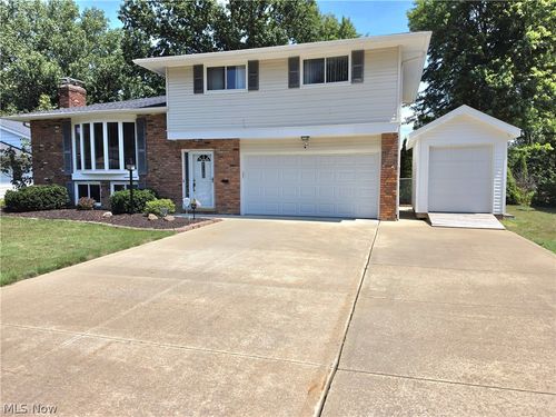 7095 Hoover Dr, Mentor, OH, 44060-4817 | Card Image