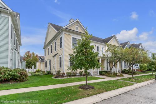 635 Constitution St, Canton, MI, 48188-6724 | Card Image