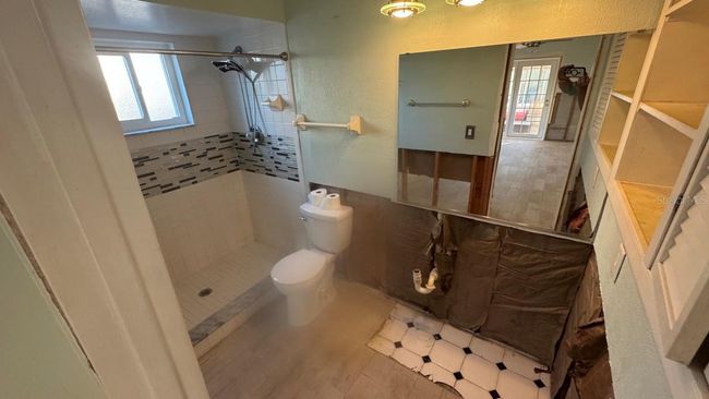 Primary bath | Image 19