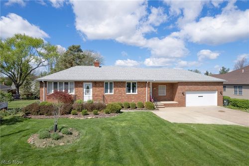 9298 York Rd, North Royalton, OH, 44133-1517 | Card Image