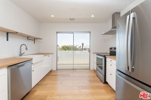 penthouse-5935 Chula Vista Way, Los Angeles, CA, 90068 | Card Image