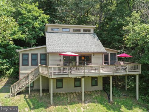 902 Misty Meadow Ln, Bentonville, VA, 22610-2112 | Card Image