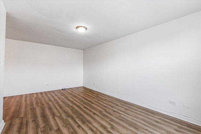 Unfurnished room featuring wood finished floors and baseboards | Image 4