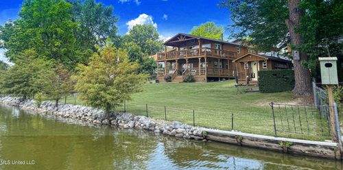 1207 Thunderbird Dr N, Hernando, MS, 38632-4381 | Card Image