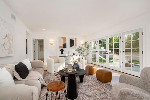 18438 Los Alimos St, Northridge, CA, 91326-3125 | Card Image