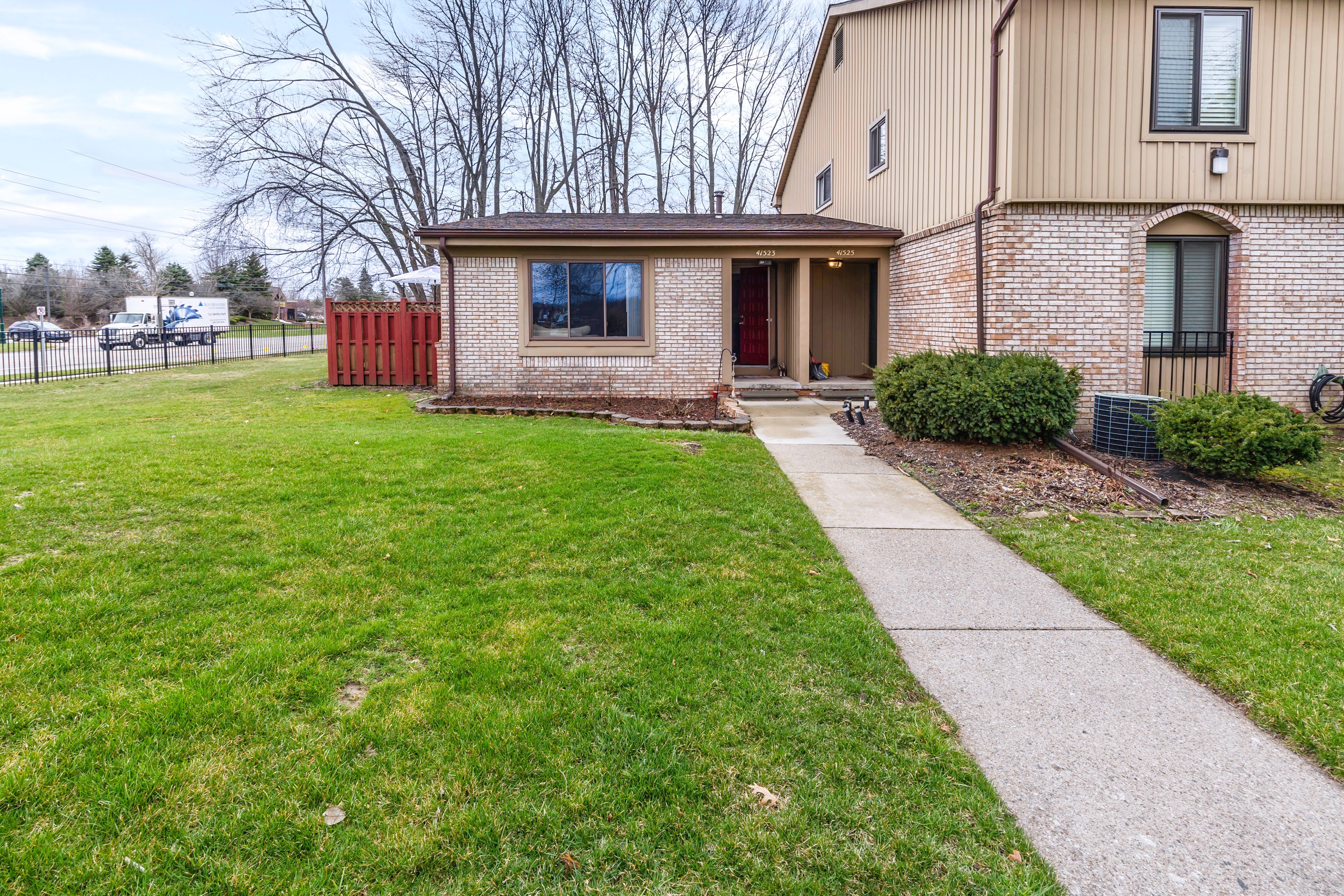 Bedford Dr, Canton, MI 48187