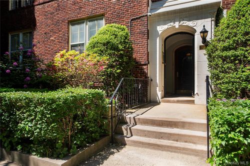 42-34-22 81 Street, New York, NY, 11372 | Card Image