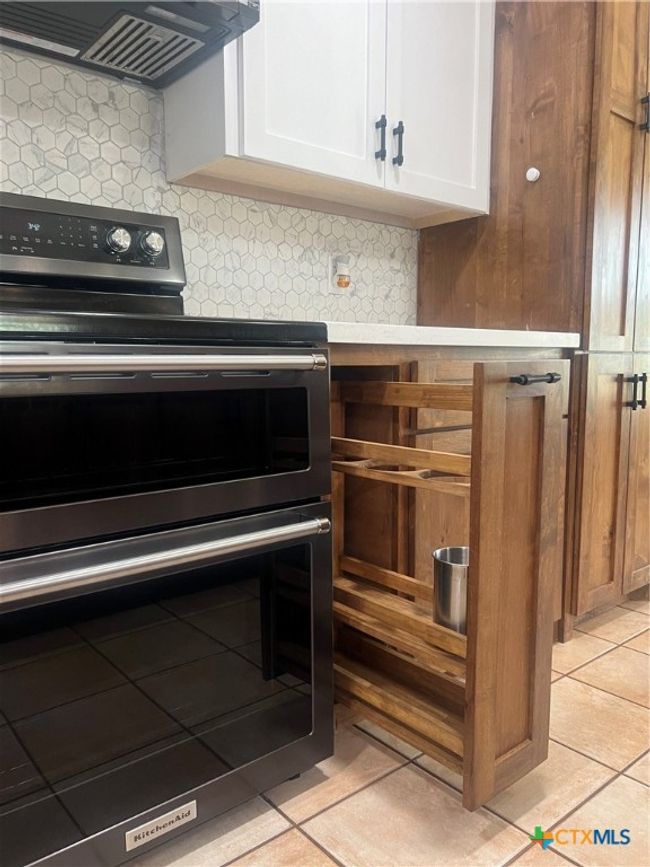 1102 Crockett, House other with 4 bedrooms, 3 bathrooms and null parking in Cotulla TX | Image 10
