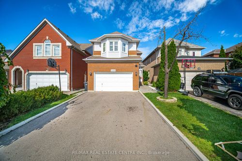 2485 Strathmore Cres, Mississauga, ON, L5M5K9 | Card Image