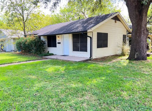 717 Crescent St, Denton, TX, 76201-2809 | Card Image